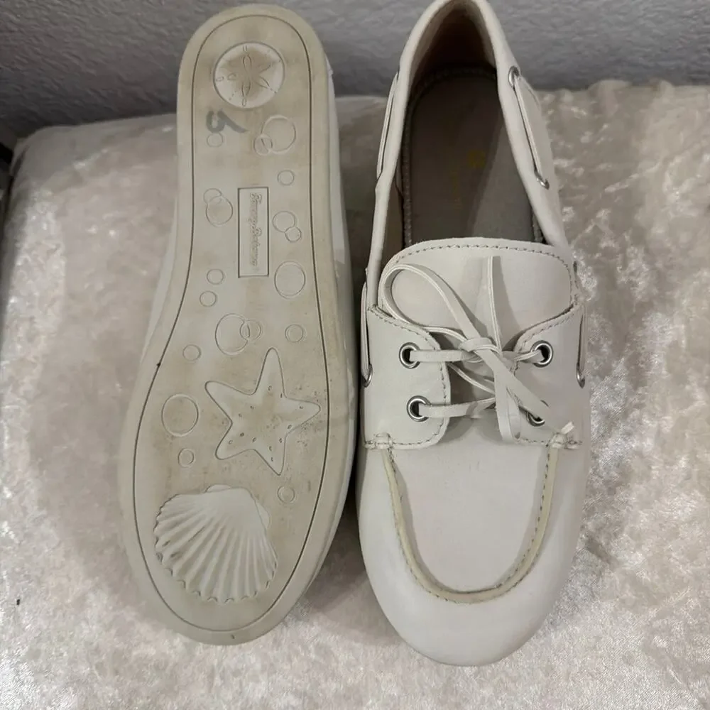 Tommy Bahama step out
